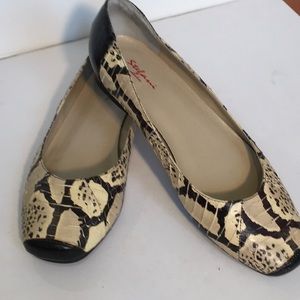 Stefaini faux lizard texture flats